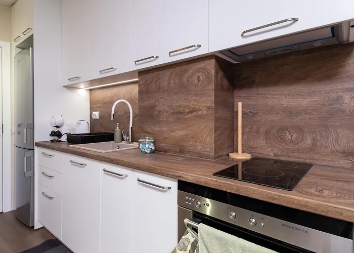 Bunardjik Hill 1-bed *