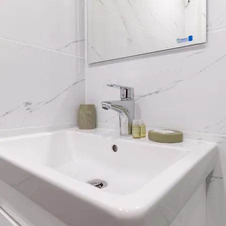 Bunardjik Hill 1-bed 아파트