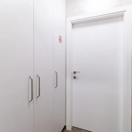 Bunardjik Hill 1-bed Apartment *