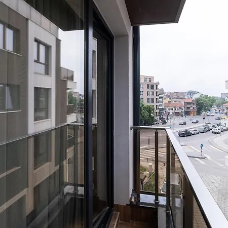 Bunardjik Hill 1-bed 아파트