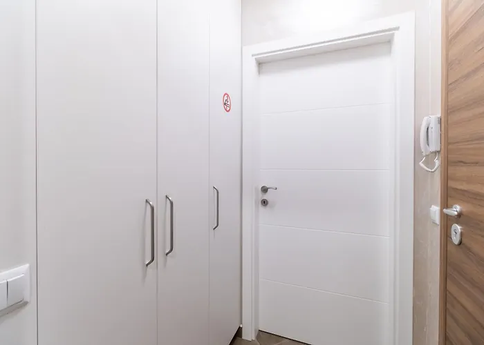 Bunardjik Hill 1-bed 公寓 *